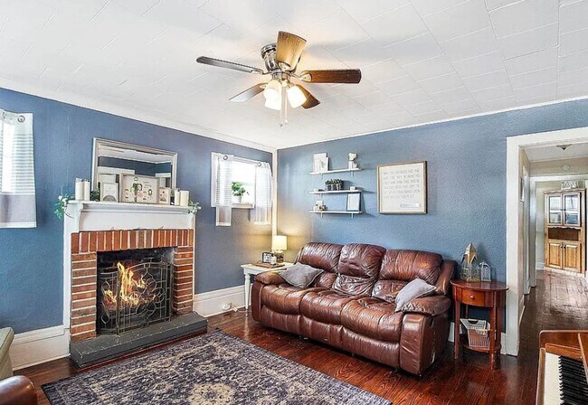 Building Photo - Charming 3-Bedroom Cottage in the Heart of Leesburg!