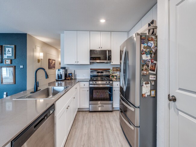 Building Photo - Electric and Gas Included in Rent!!