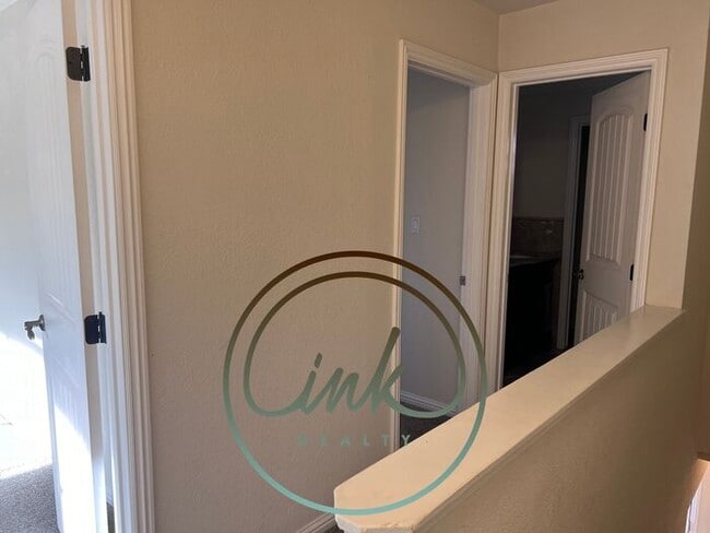 Building Photo - Riverview Townhouse