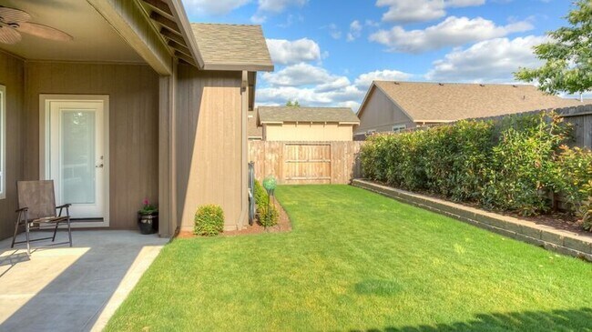 Building Photo - Great Curb Appeal