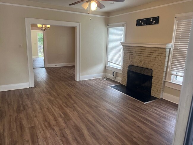 Building Photo - Tampa Heights Bungalow walk to Armature Works