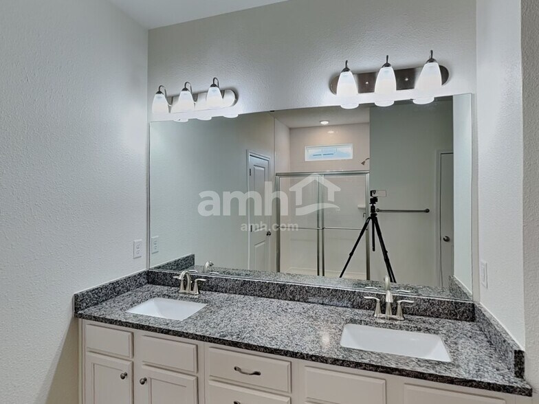 Building Photo - 378 Sandstone Dr