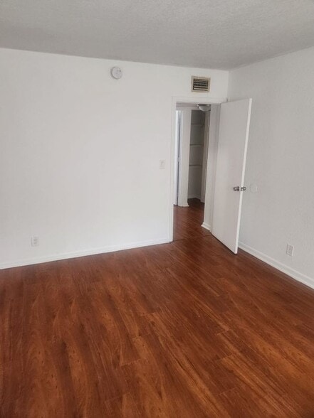 Building Photo - 4844 NW 9th Dr