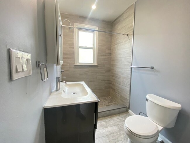 Building Photo - 66 Tiffany Pl