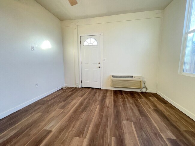 Building Photo - 1334 E Brockton Ave