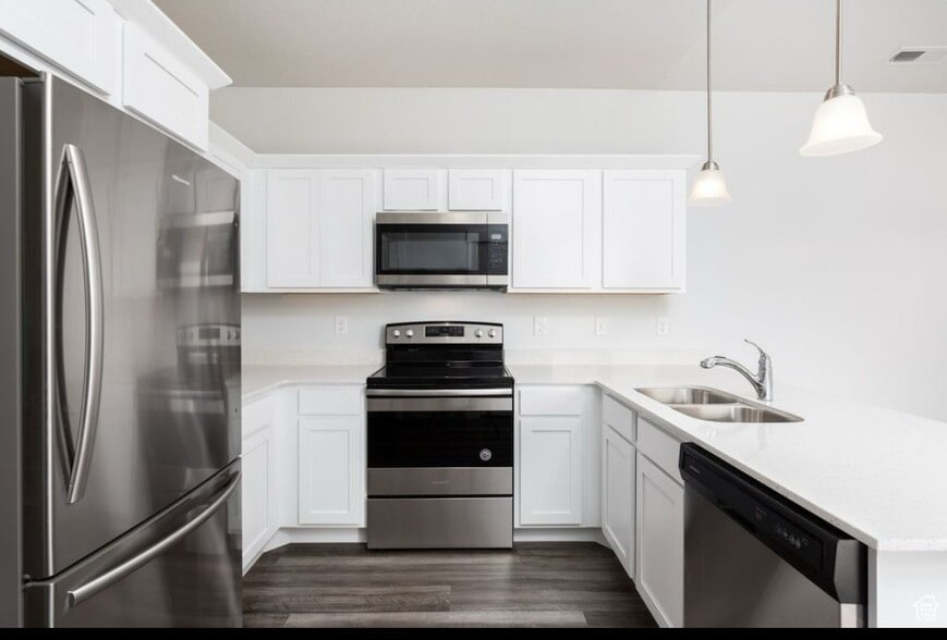 Building Photo - 527 N 360 W