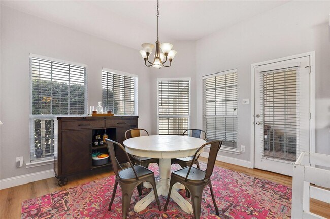 Building Photo - Beautiful house includes oversized covered Front Porch, features 4 Beds, 2 Baths, Study, Gameroom...