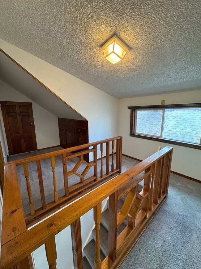 Building Photo - Cozy 4 bed 2 bath home in South Seattle