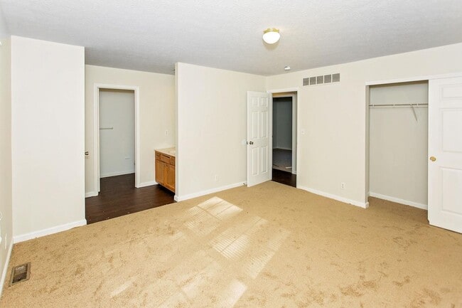 Building Photo - DELHI TOWNSHIP-Cute updated 3 bedroom 2bath ranch in OHSD w/huge 2 car garage