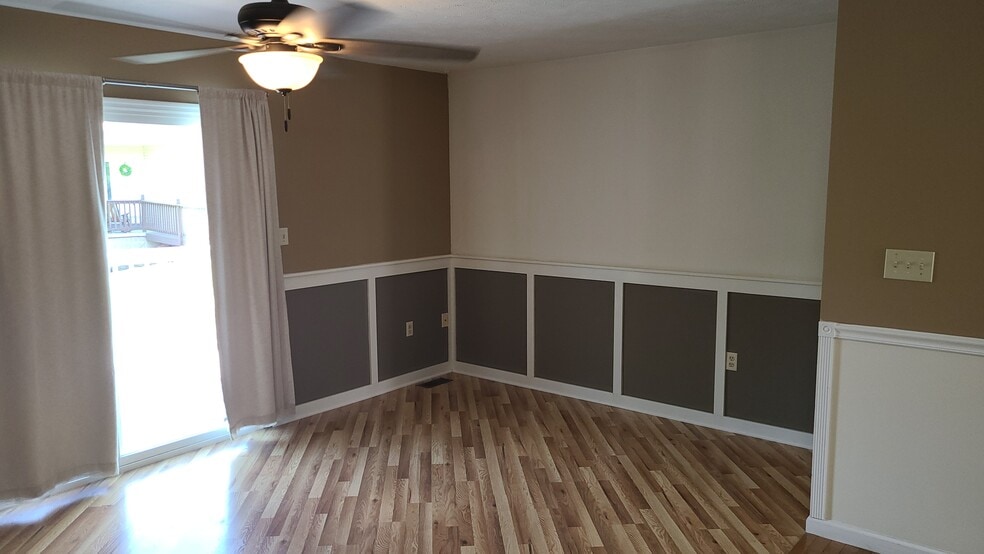 LR2 - 1526 Old Oak Ln