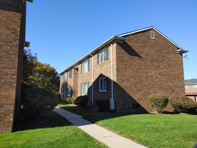 Building Photo - 25312 Shiawassee Cir