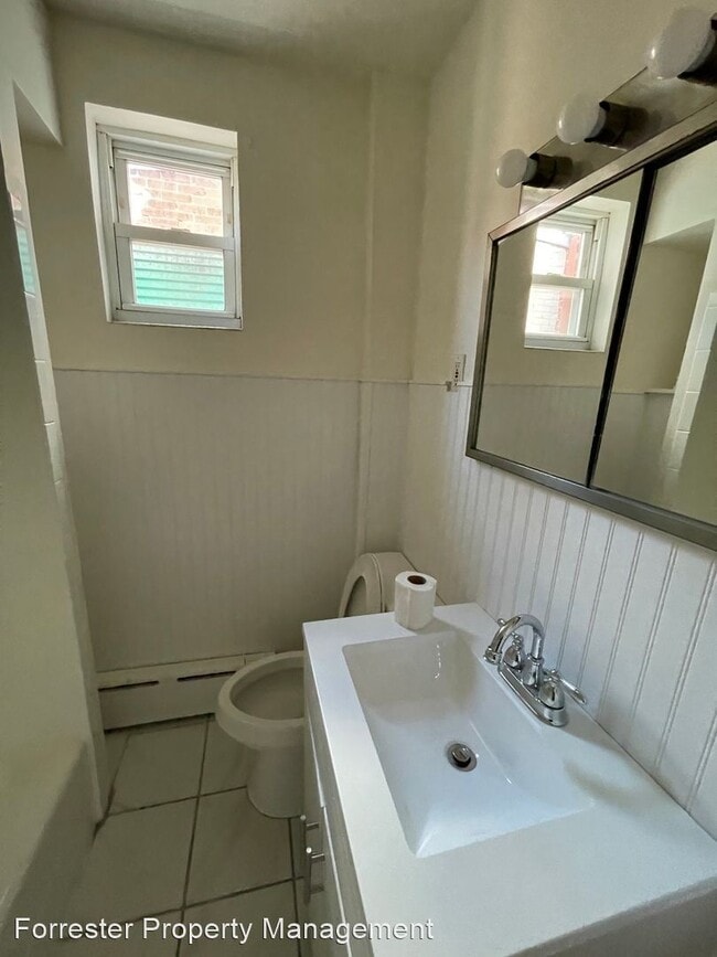 Building Photo - 3 br, 1.5 bath House - 2344 S. Woodstock St.