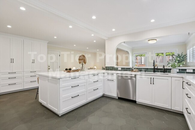 Building Photo - 44 Lariat Ct