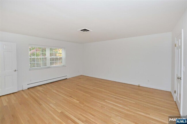 Building Photo - 20-30-30 Ridge Rd