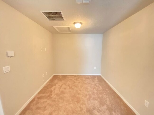 Building Photo - 2609 Amati Dr