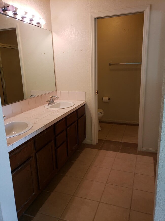 Building Photo - 68412 Descanso Cir
