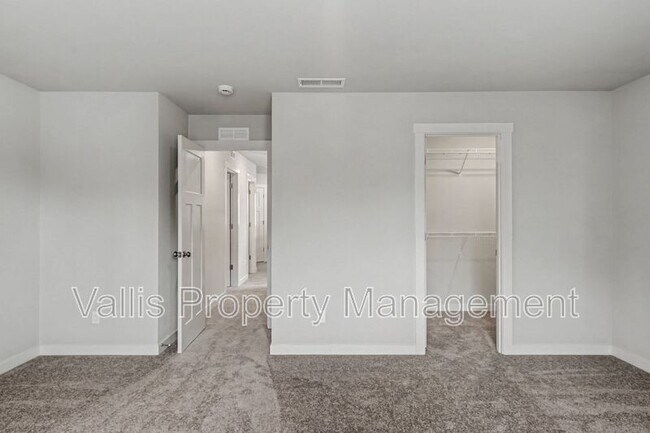 Building Photo - 2618 Mount St Helens Ave SE