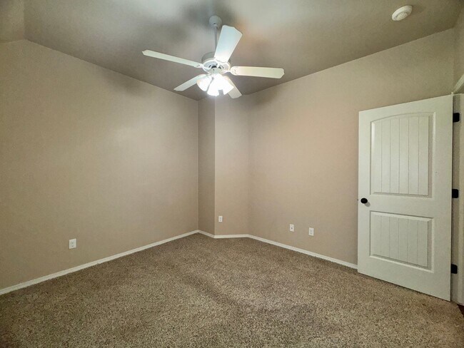 Building Photo - 3 Bed 2 Bath in Edmond!
