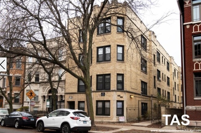 Building Photo - 646 W Roscoe St