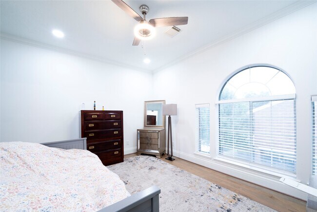 Building Photo - 4744 Post Oak Timber Dr