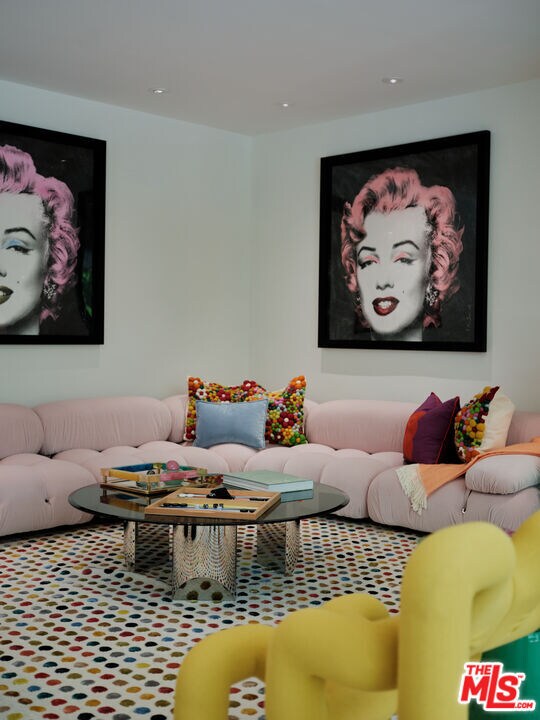 Building Photo - 661 Doheny Rd