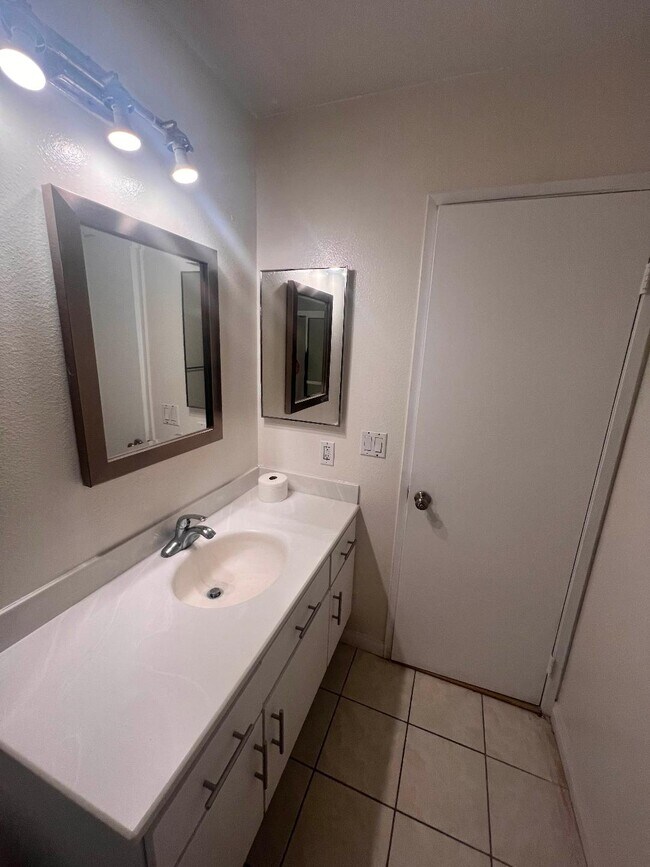 Building Photo - 3604 W Estates Ln