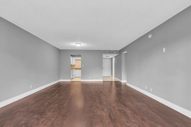 Building Photo - 5961 N Falls Circle Dr