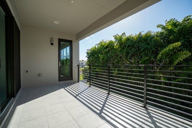 Building Photo - 17081 Five Waters Ave