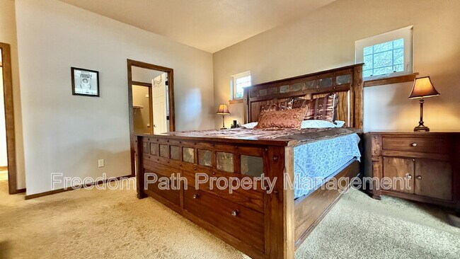 Building Photo - 406 Lundblad Pl