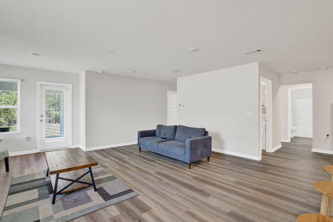 Building Photo - 535 Mary Lou Way