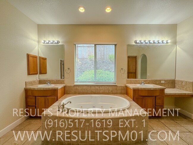 Building Photo - Whitney Oaks Retreat – Private Gated Community in Rocklin