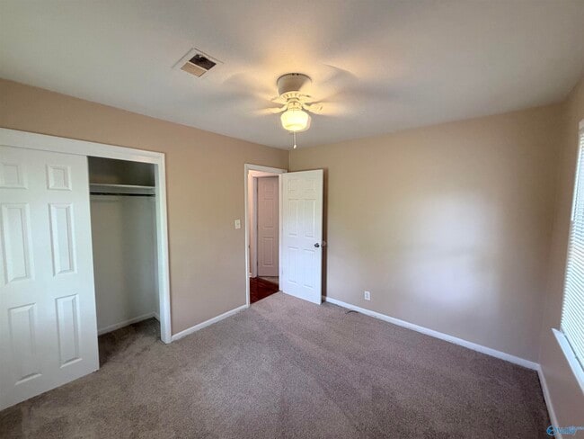 Building Photo - 2205 Glen Iris Rd NW