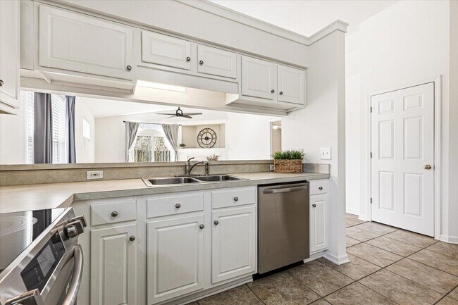 Building Photo - 335 Dreadnaught Ct