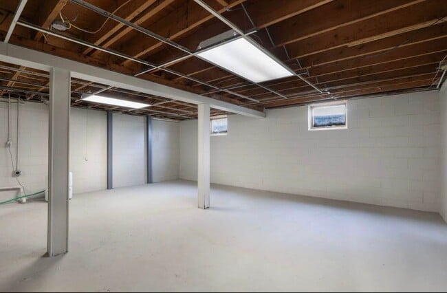 Building Photo - The Space You’ve Been Waiting For — 4 Beds, 2.5 Baths in Saginaw Township