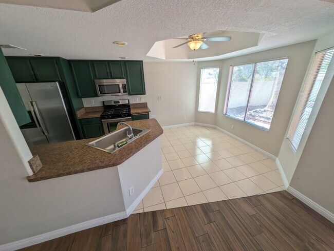 Building Photo - 731 Rising Star Dr