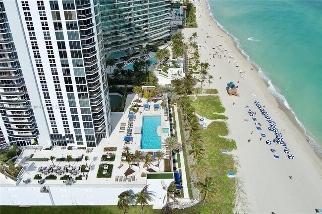 Building Photo - 18911 Collins Ave