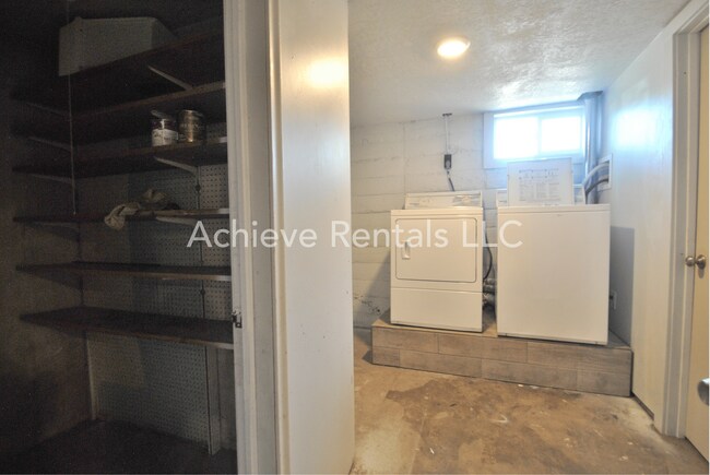 Building Photo - 1358 E 900 N
