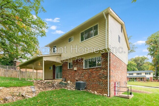 Building Photo - 8613 Kenilworth Dr