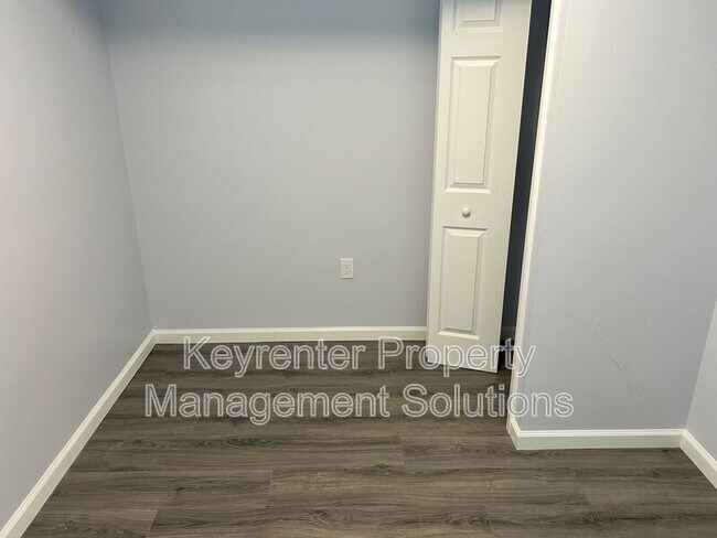 Building Photo - 421 N Charlotte Ave