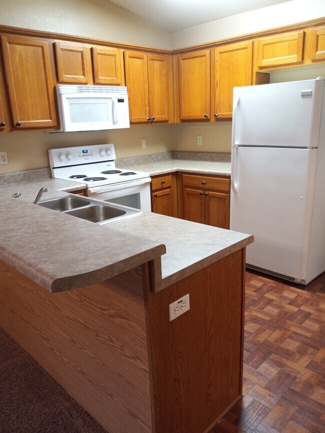 Building Photo - Cute patio home convenient to shopping and much more!