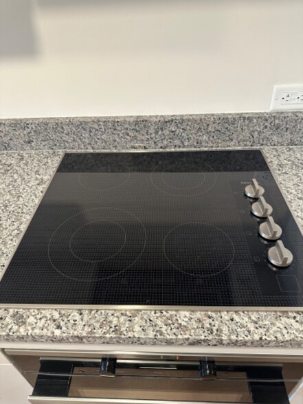 Building Photo - 1211 Van St SE