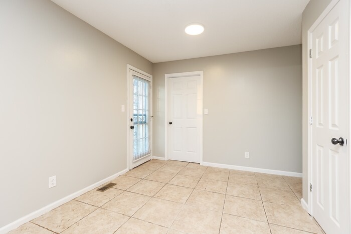 Building Photo - 1026 Mile High Dr