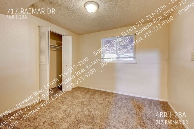 Building Photo - 717 Raemar Dr