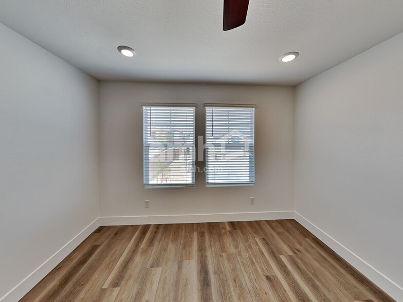 Building Photo - 11194 Magallanes St