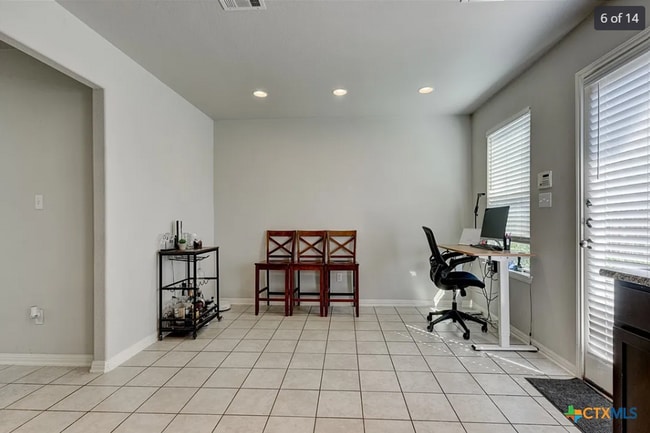 Building Photo - Beautiful and Convenient! 3 bed 2 1/2 bath...
