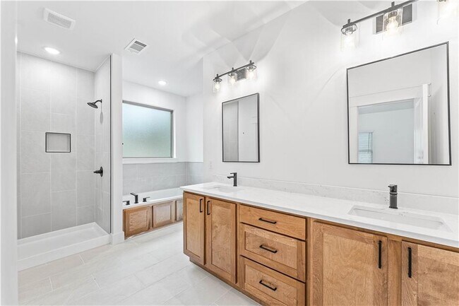 Building Photo - 16 Celtic Dr