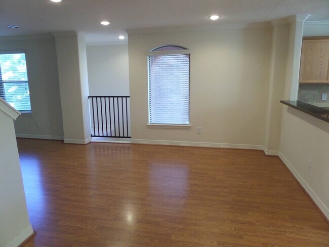 Building Photo - 3710 Sherwood Ln