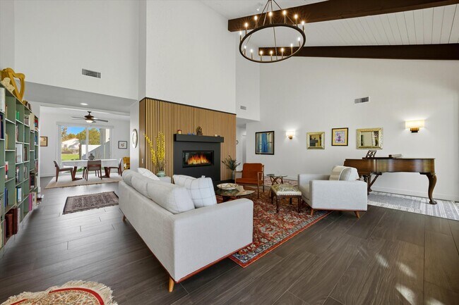 Building Photo - 809 Inverness Dr