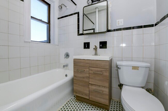 Building Photo - 901 Grand Ave