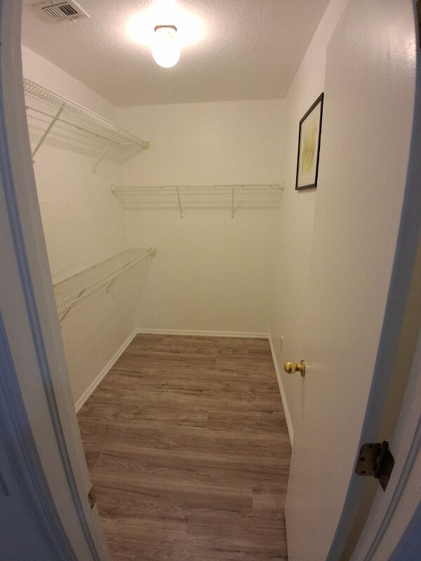 Building Photo - 2036 Cloverdale Ln